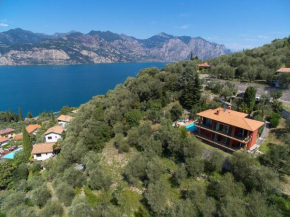 Отель Large Home with Enchanting Lake View - Loncrini, Мальчезине